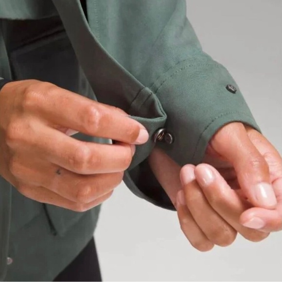LULULEMON GLYCE 2-in-1 ADAPTABLE JACKET GREEN.SIZE SMALL - Picture 2 of 15